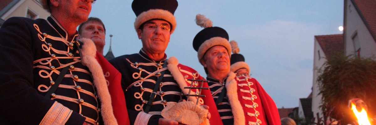 Historisches Altstadtfest Friedberger Zeit Donnerstag mit Einweihung Cordonistendenkmal Cordonistenkunstwerk Historisches Altstadtfest Friedberger Zeit Donnerstag mit Einweihung Cordonistendenkmal Cordonistenkunstwerk