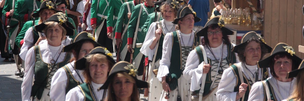 Zweiter Altstadtfestsonntag unter anderem mit Pilgerzug von der Stadtpfarrkirche nach Herrgottsruh Zweiter Altstadtfestsonntag unter anderem mit Pilgerzug von der Stadtpfarrkirche nach Herrgottsruh