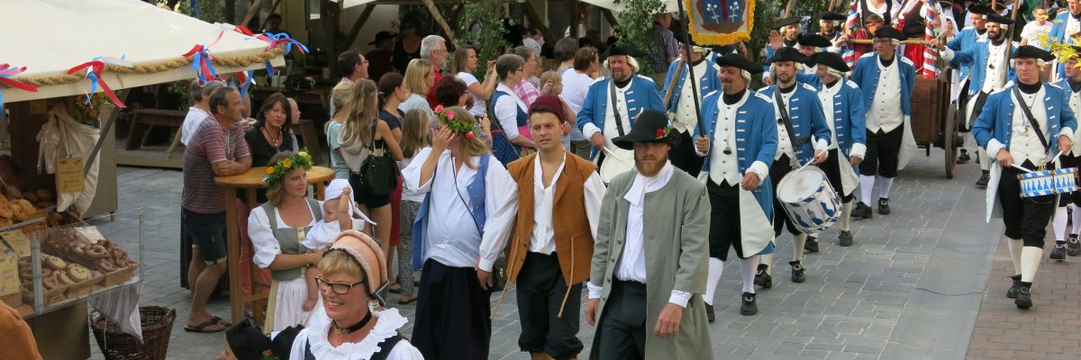 Einzug 10. historisches Altstadtfest Friedberger Zeit 2016 Einzug 10. historisches Altstadtfest Friedberger Zeit 2016