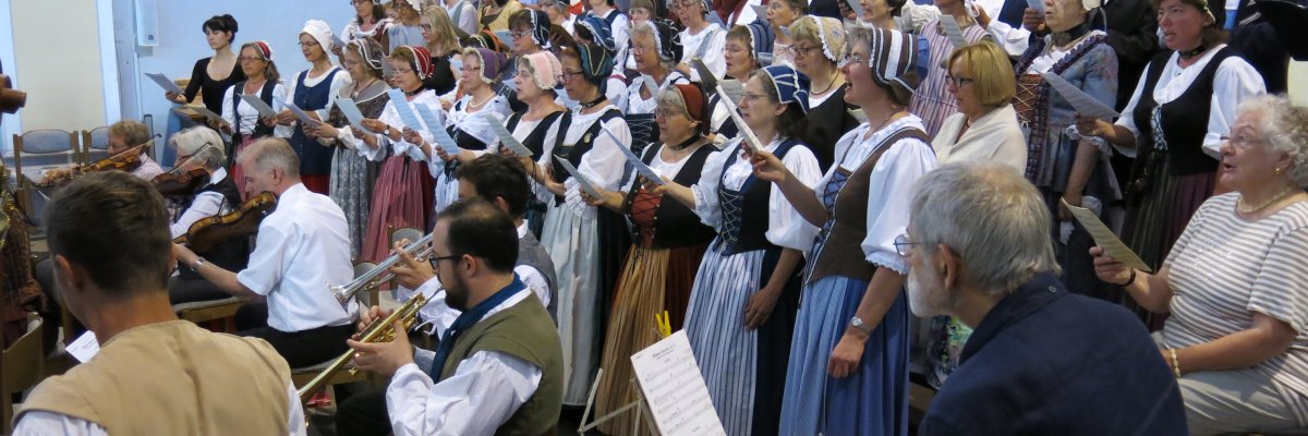 Erster Sonntag historisches Altstadtfest Friedberger Zeit Weihe der Zunftstange der Handwerker Erster Sonntag historisches Altstadtfest Friedberger Zeit Weihe der Zunftstange der Handwerker